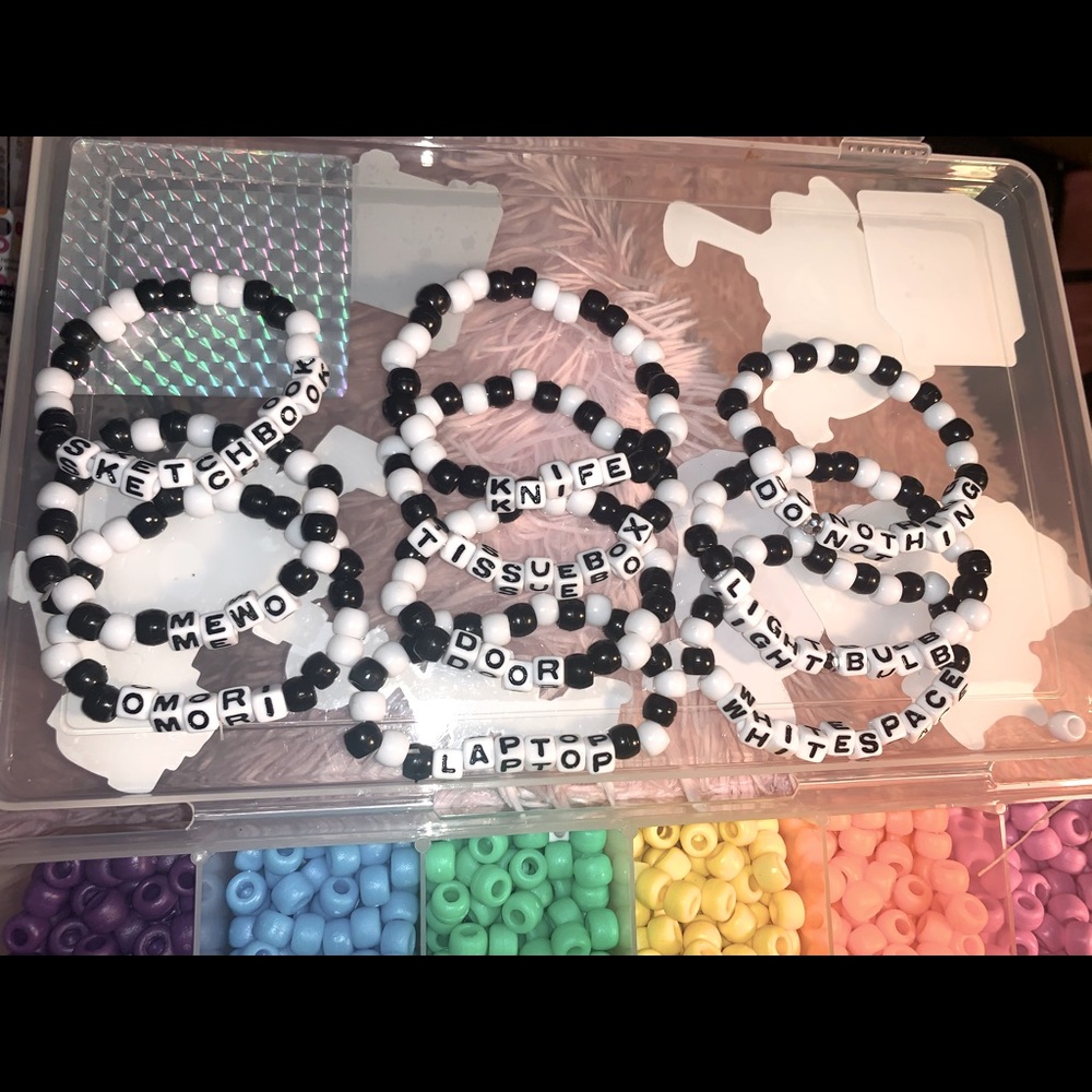 OMOCAT OMORI White space 10 Kandi Cuff Set